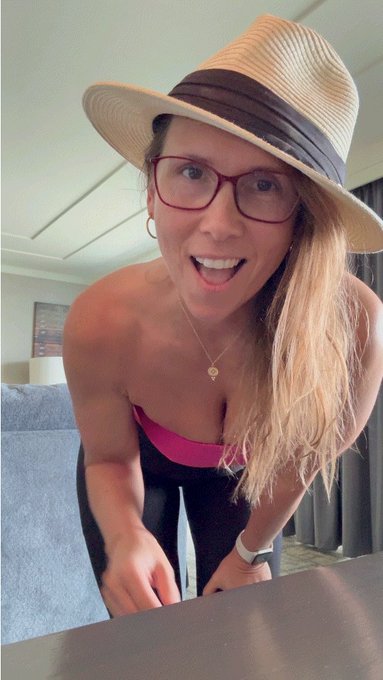 SDM Diane Marie ❤️ - Have a fabulous Friday 😘 https://t.co/pEfRd46SNE