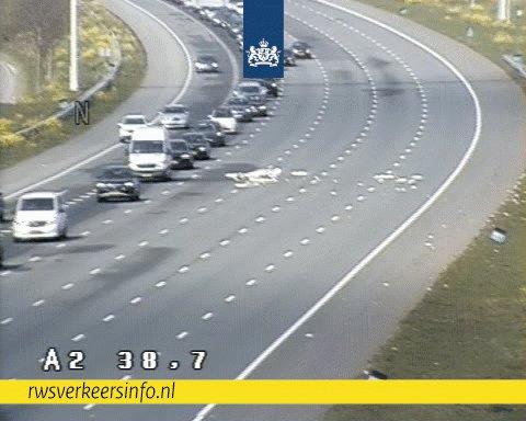 Verkeershinder door voorwerpen op de A2 bij Abcoude